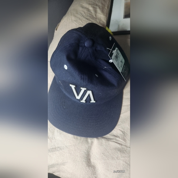 RVCA STRAPBACK HAT (LEATHER STRAP) OSFA - Picture 1 of 3